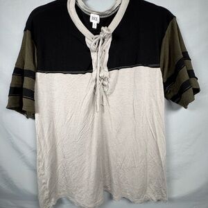 BKE Women's Black, Green, and Tan Short Sleeve Tee Size M